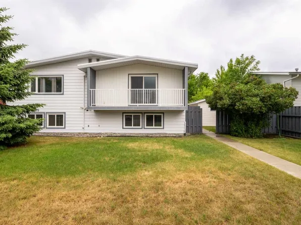 269 Laval Blvd W #1, Lethbridge, AB T1K 4E2