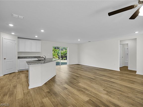 5th image of 188 Blackstone Dr