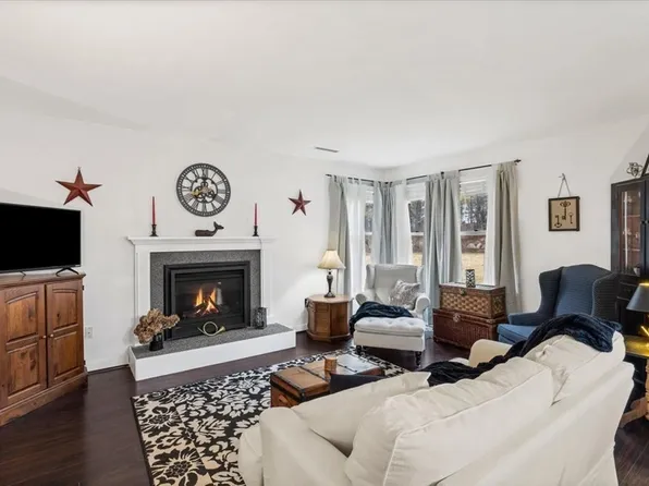 10 Walnut Ct, Rockland, MA 02370