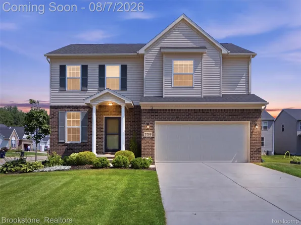 2268 Crystal Crossing Dr, Howell, MI 48843