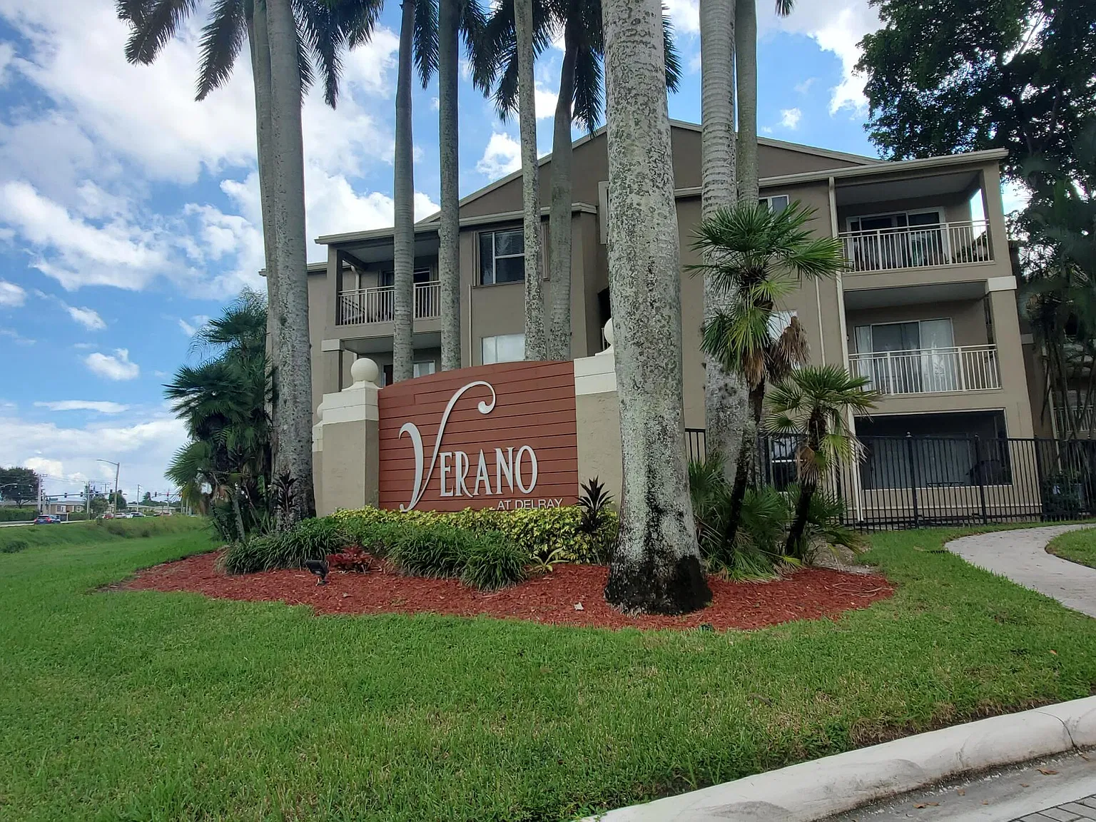 1 bed, 1.0 bath, 558 sqft, $1,849 — Photo 1