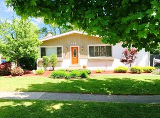 740 Vassar Dr, Fenton, MI 48430