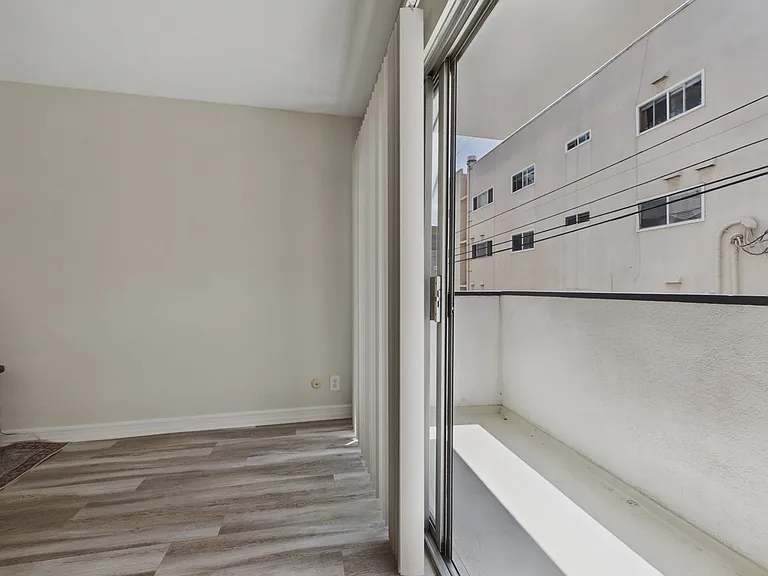 115 Doheny Apartments — Photo 49