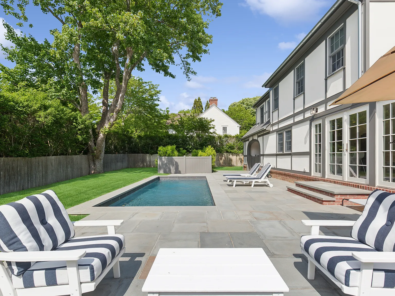 Beautiful Linden Lane Rental — Photo 2