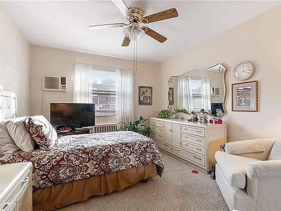 3rd image of 1557 Independence Ave #1B
