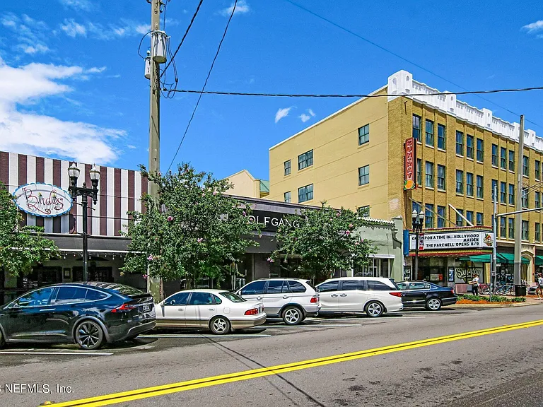 2116 Herschel St #B — Photo 13