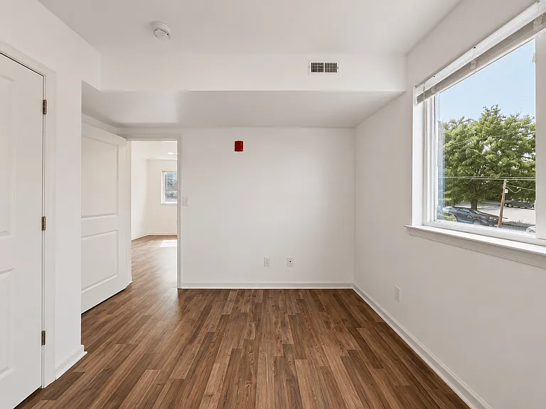 5261 Ridge Avenue — Photo 3