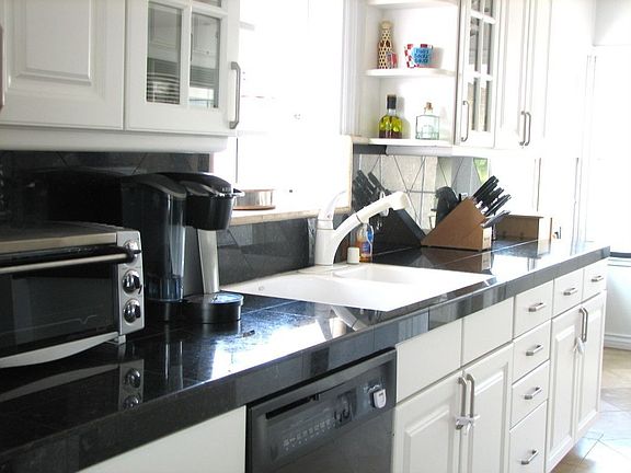 Great upgraded kitchen with eating area!