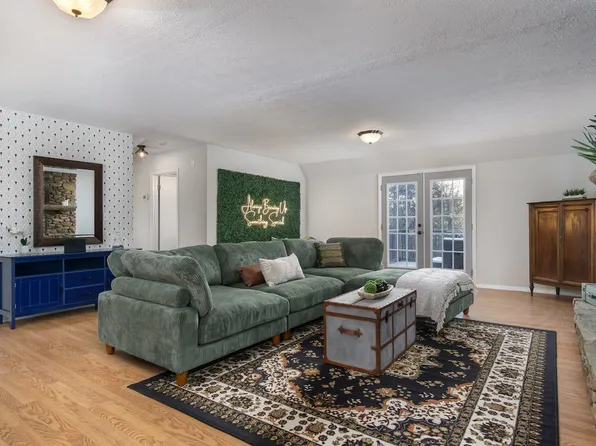 120 Whitney Dr #Id1023327p, Asheville, NC 28806