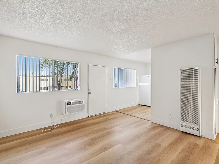 Bella Vista Apartments — Photo 22