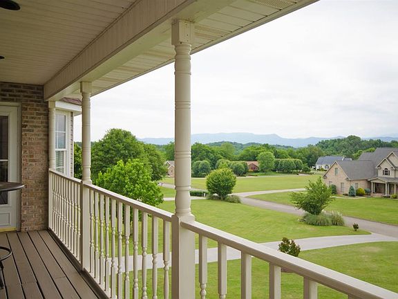 3rd image of 1953 Lakebrook Cir