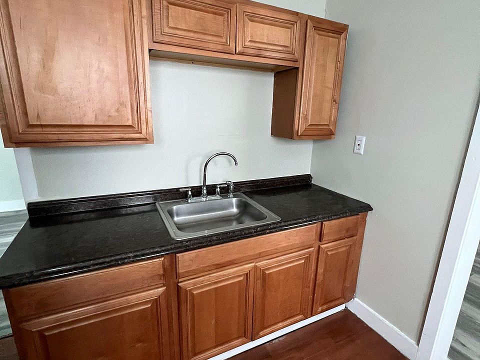 1st image of 515 S Clinton St #3