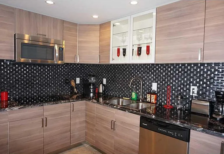 19370 Collins Avenue Seasonal #1611 — Photo 3