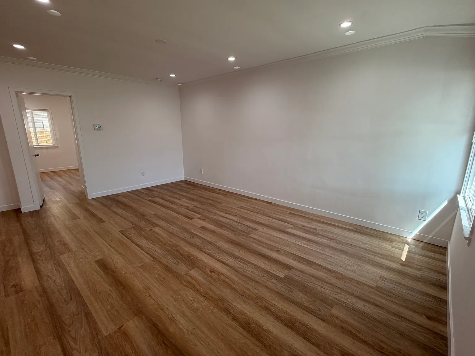 11233 Victory Blvd — Photo 1