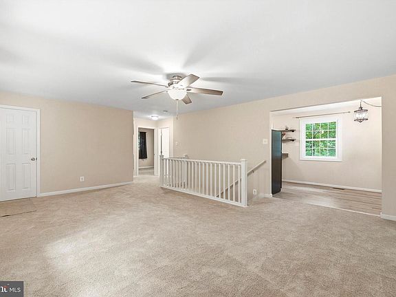 5th image of 410 Hawthorne Ct