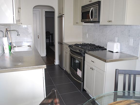 2nd image of 325 Harvard Ave E APT 204