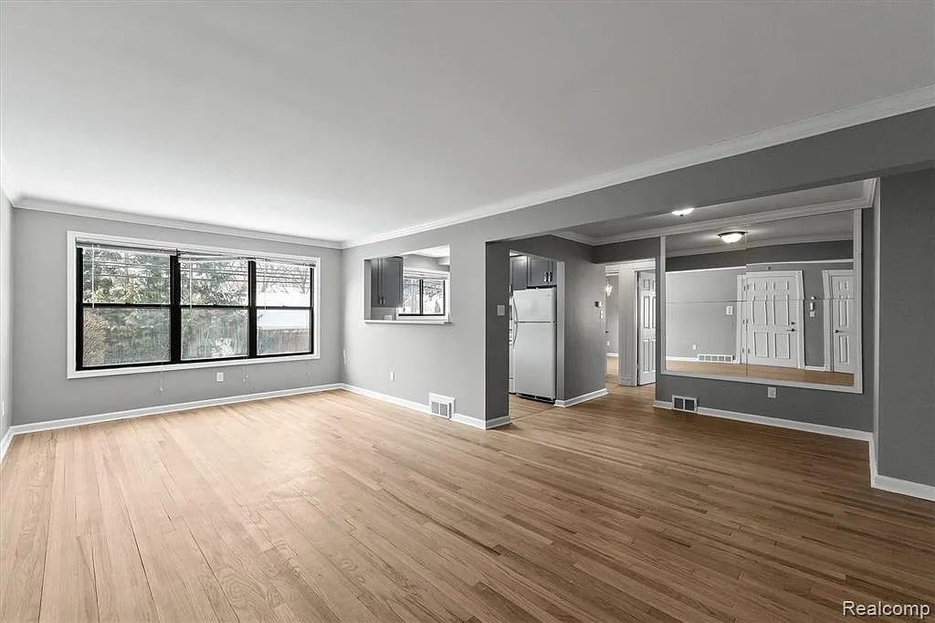 Building Photo - 25835 Woodward Ave #103