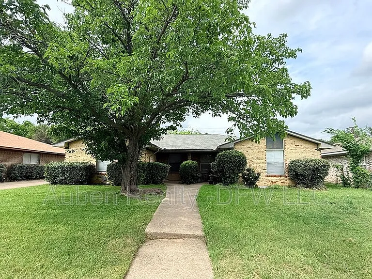 1413 Blackwell Dr — Photo 1