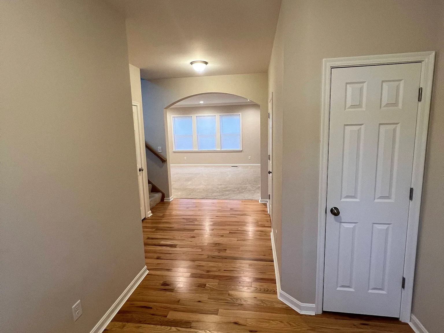 7 bed, 3074 sqft, $3,000 — Photo 3