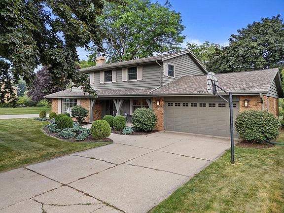 2nd image of 1 Shorewood COURT
