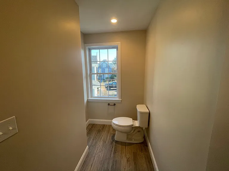 129 Kenoza Ave — Photo 18