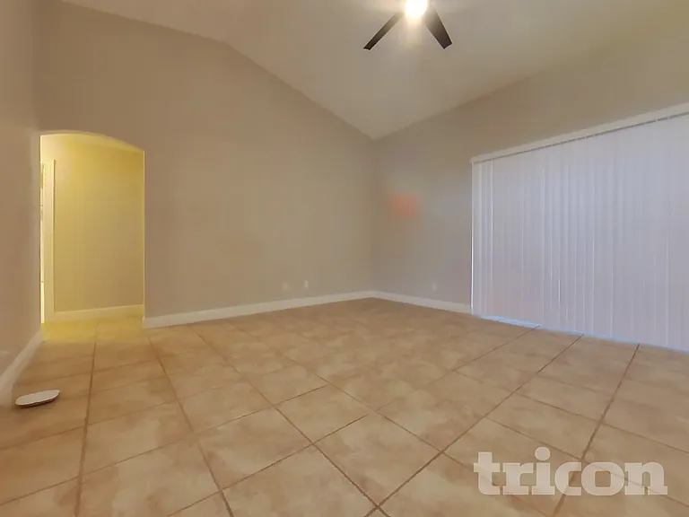 10902 Versailles Blvd — Photo 3