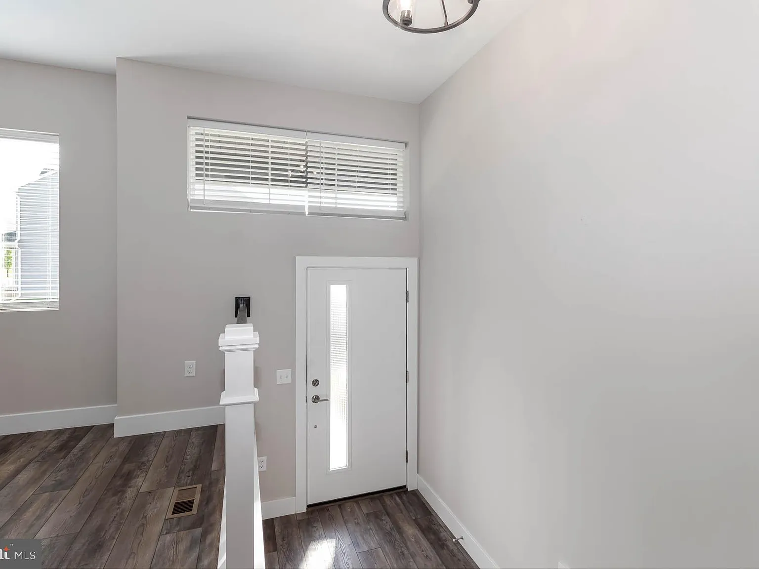 3 bed, 2.5 bath, 1856 sqft, $2,275 — Photo 3