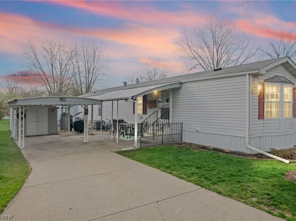 19 Brookins Dr, Olmsted Falls, OH 44138