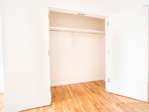 3rd image of 204 Huntington St APT 1H