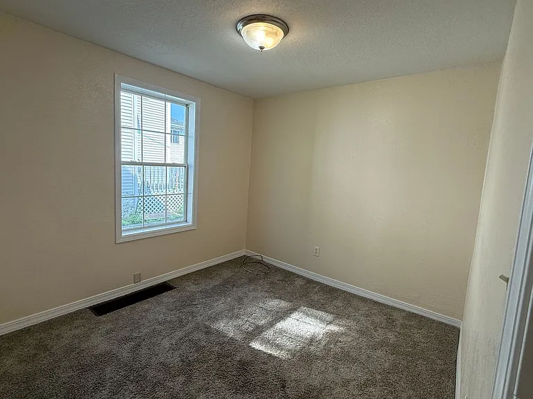 1015 W Center St — Photo 3