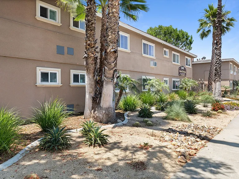 School Circle Apartments - Riverside, CA — Photo 44