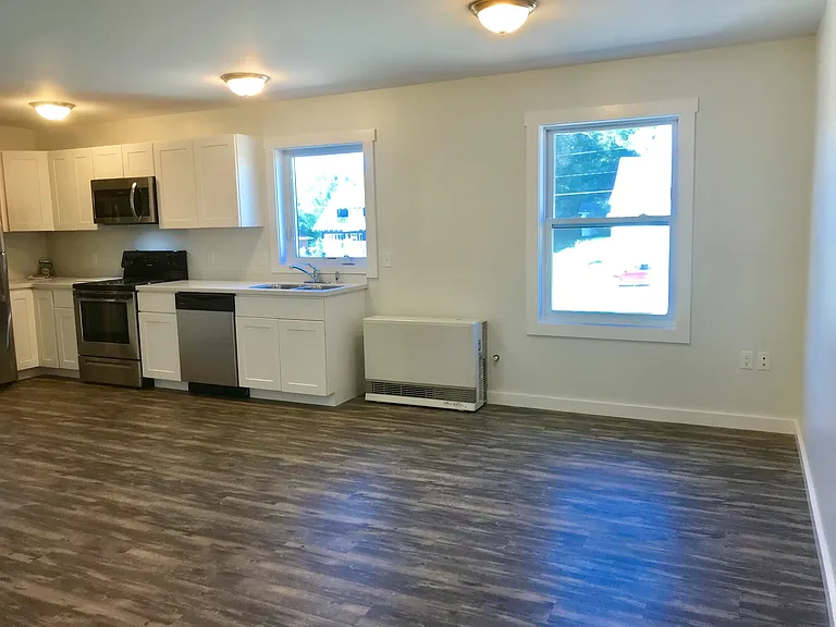 243 Bridge St — Photo 3