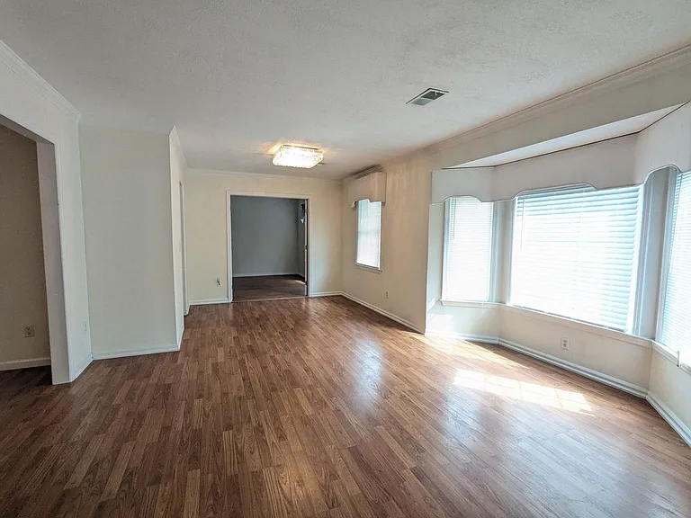 4356 Cheviot Dr — Photo 3