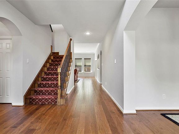 4th image of 1320 Gold Coast Dr