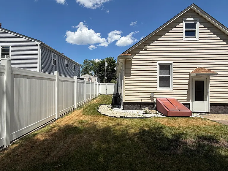 196 Eldridge St — Photo 3