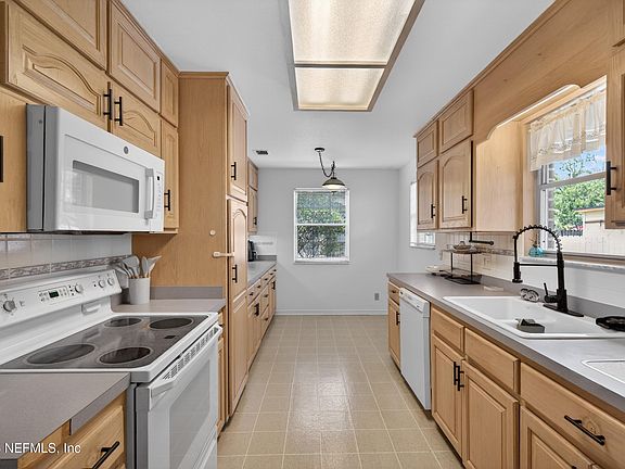 4th image of 1719 WHITMAN Street