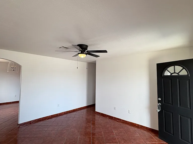 574 N Bernal Dr — Photo 7