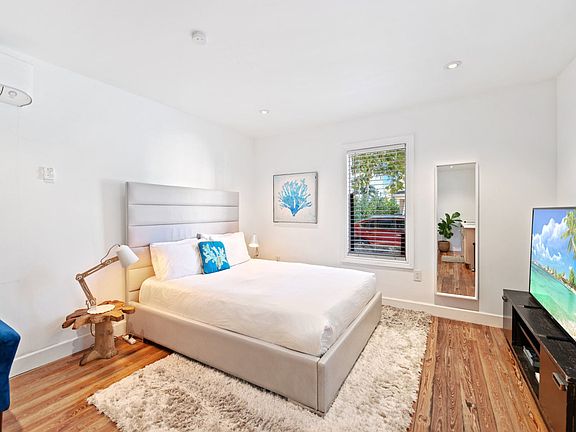 4th image of 40 Phoenetia Ave #Id1056485p