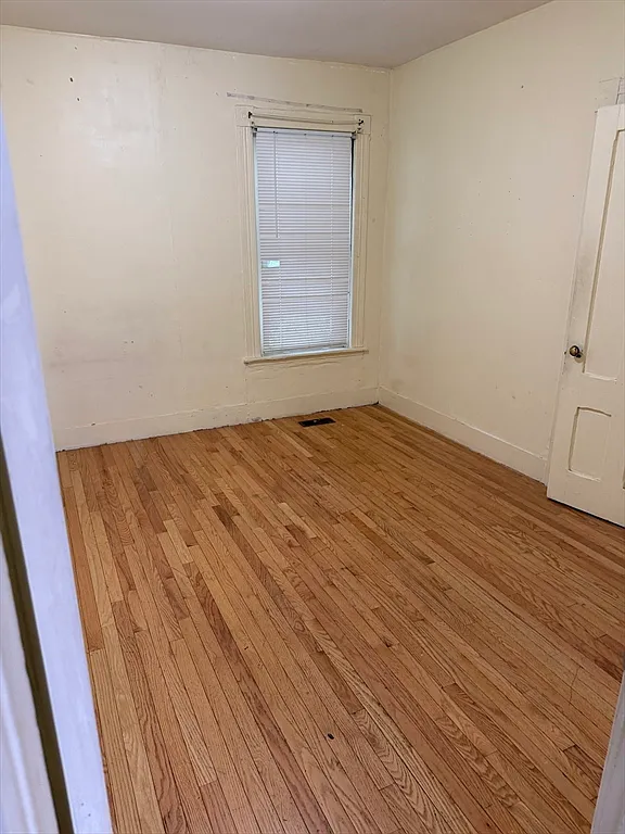 3 bed, 1.0 bath, 1180 sqft, $2,200 — Photo 3