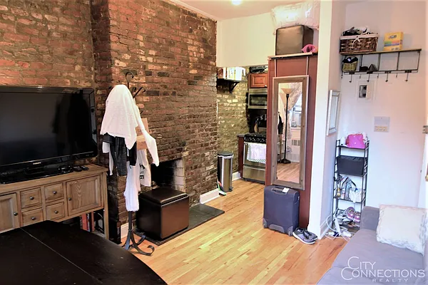 Rented by City Connections Realty | media 16