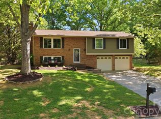 6723 Rollingridge Dr, Charlotte, NC 28211