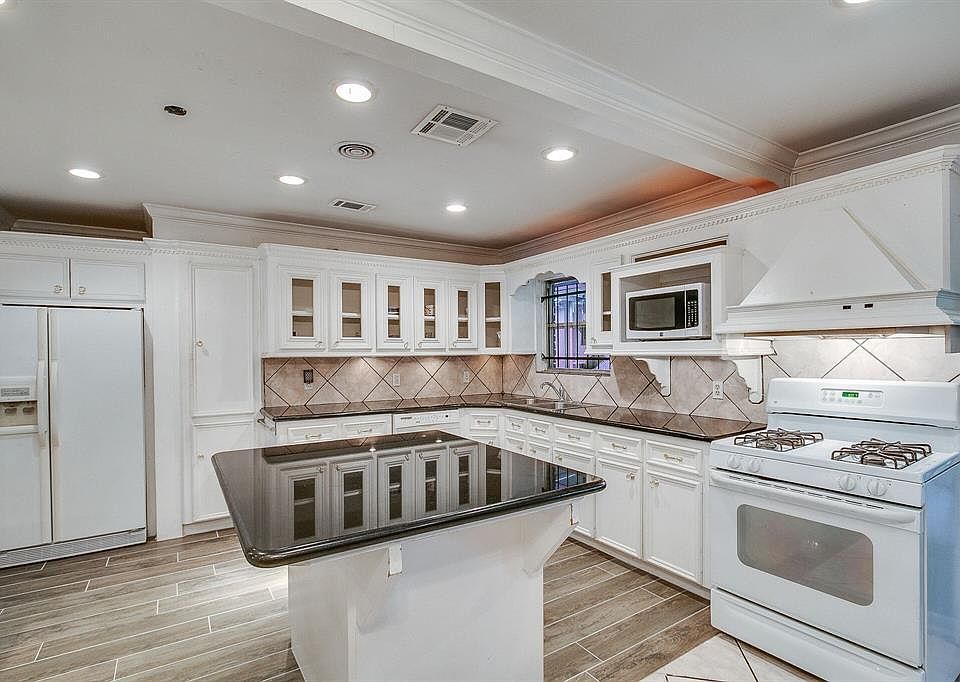 1st image of 4301 De Milo Dr