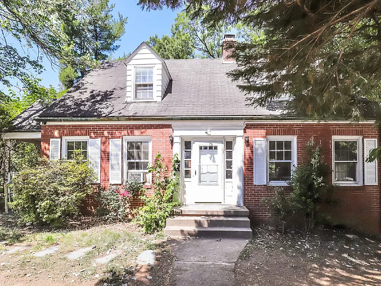 412 S Josephine Boyd St — Photo 1