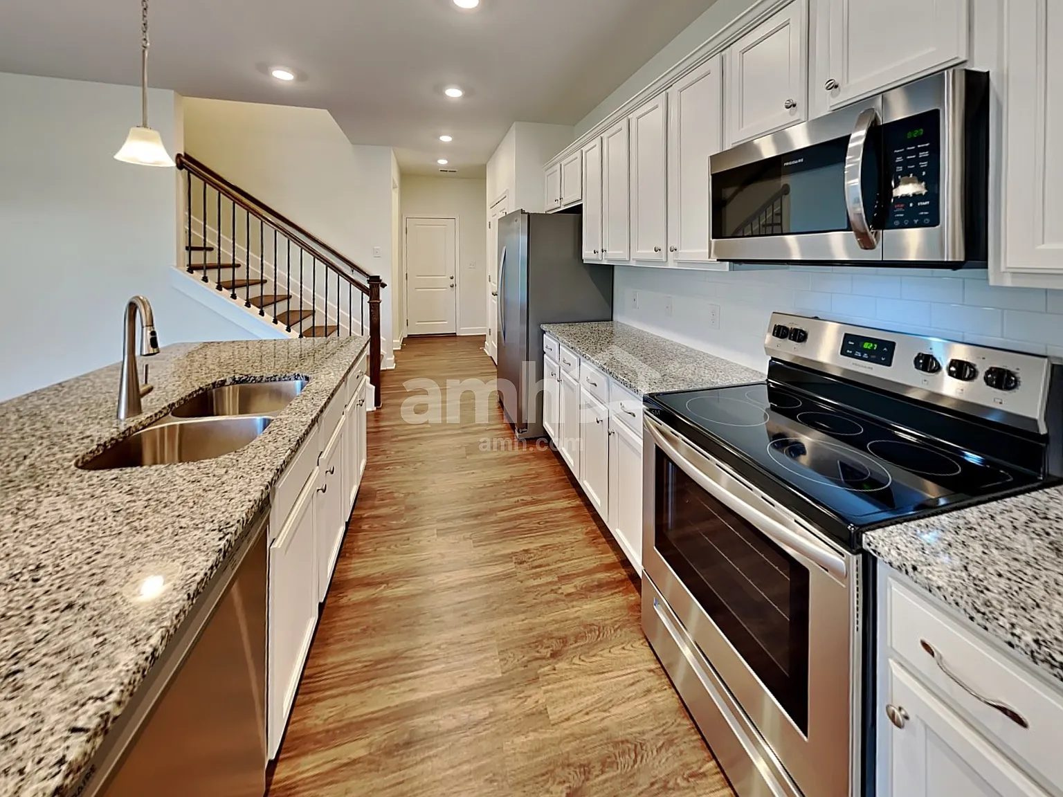 5 bed, 3.0 bath, 2596 sqft, $2,830 — Photo 3