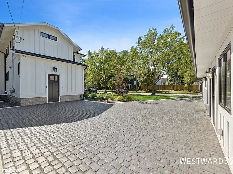 240 S Brainard Ave #2 — Photo 21