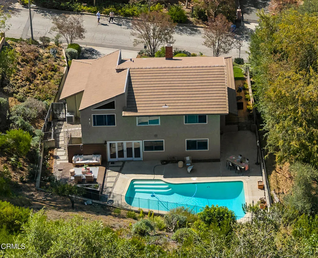 4 bed, 3.0 bath, 2501 sqft, $6,450 — Photo 2