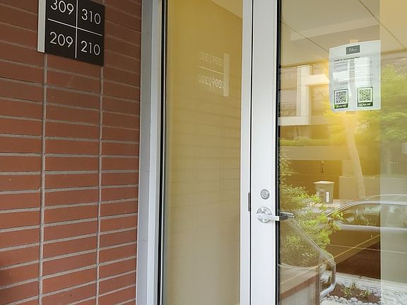 5th image of 711 Bellevue Ave E #309
