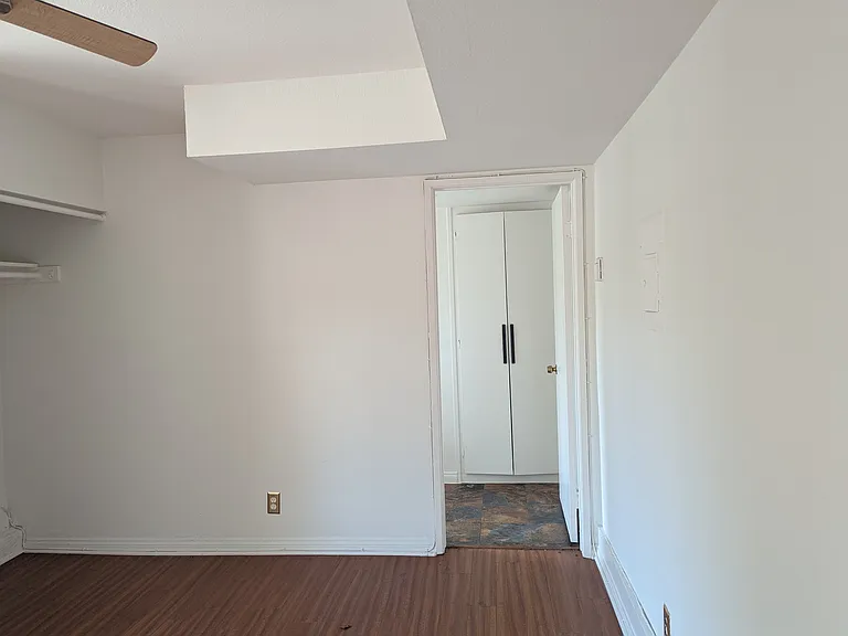 1323 N Olive Dr — Photo 32