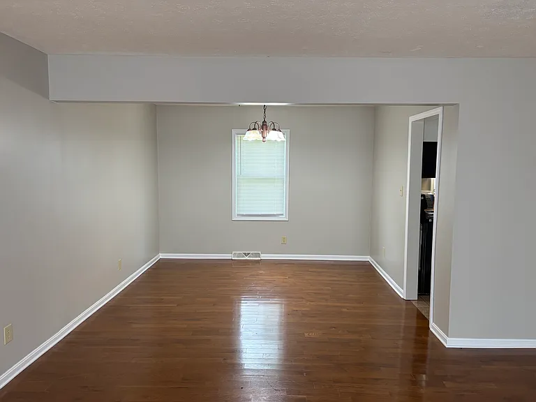 326 Madison Dr — Photo 8