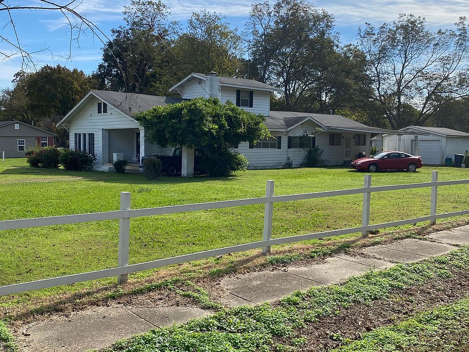 2nd image of 206 E Martin Luther King Dr